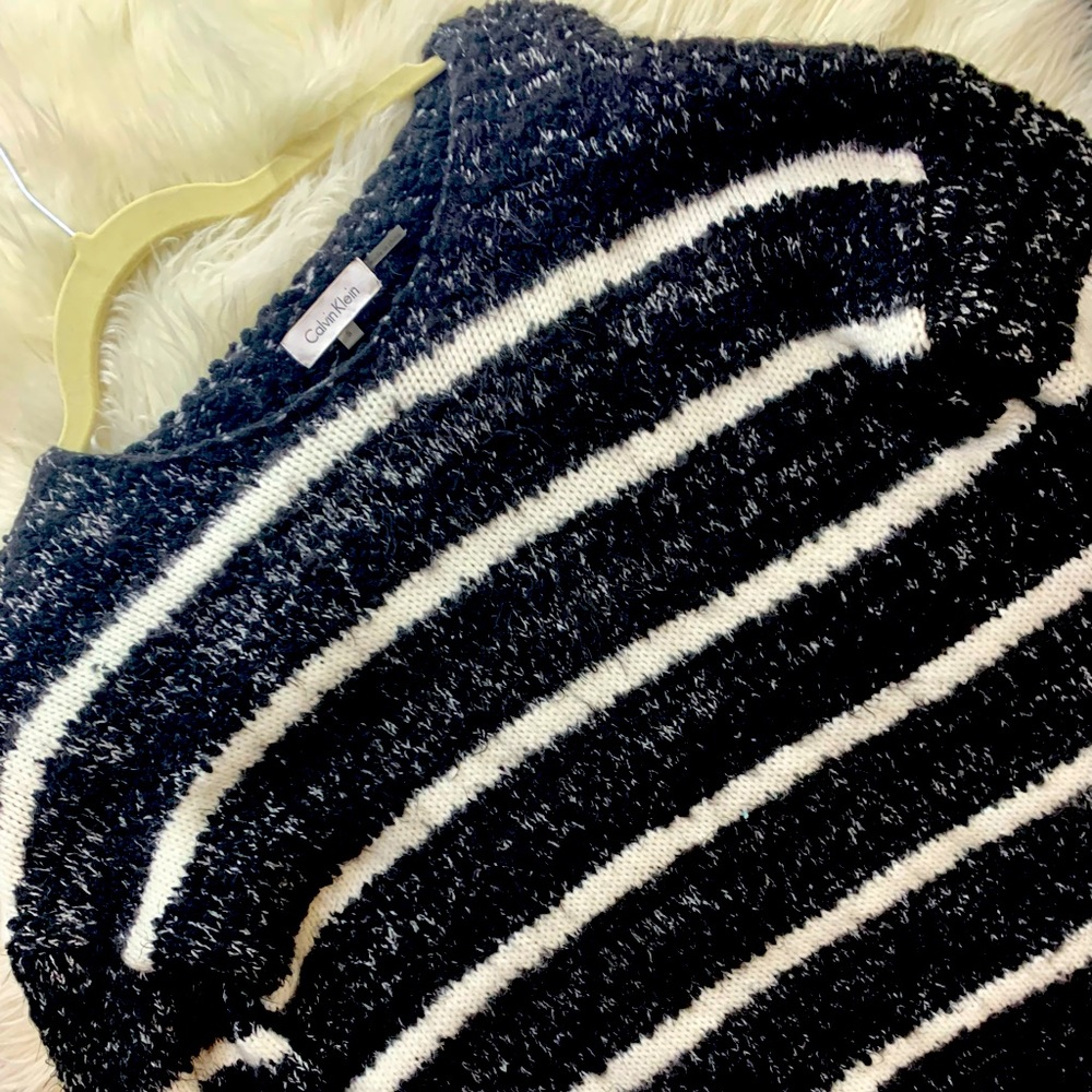CALVIN KLEIN FUZZY SWEATER - S